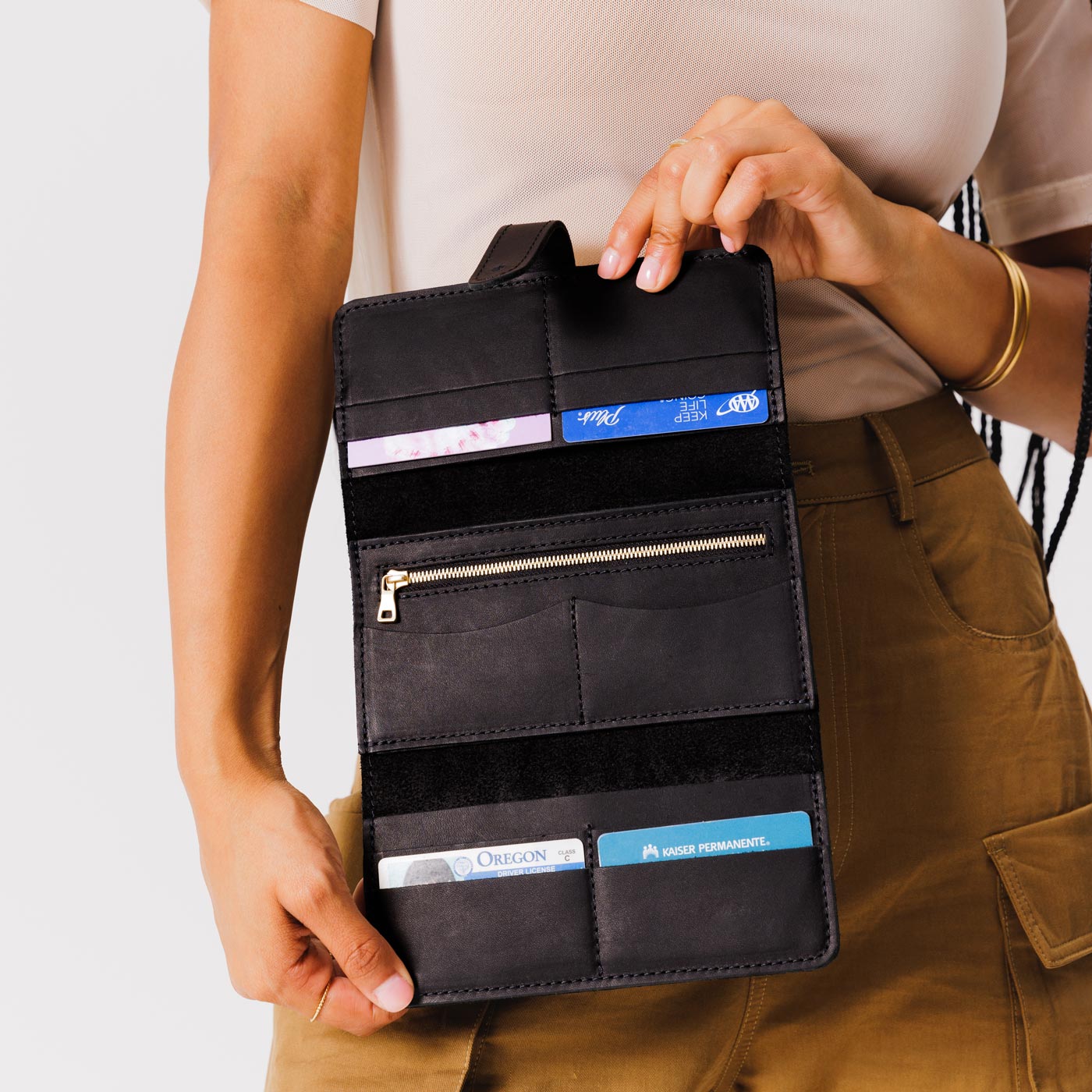 Women's Leather Trifold Wallet with Zippered Pocket & Card Slots